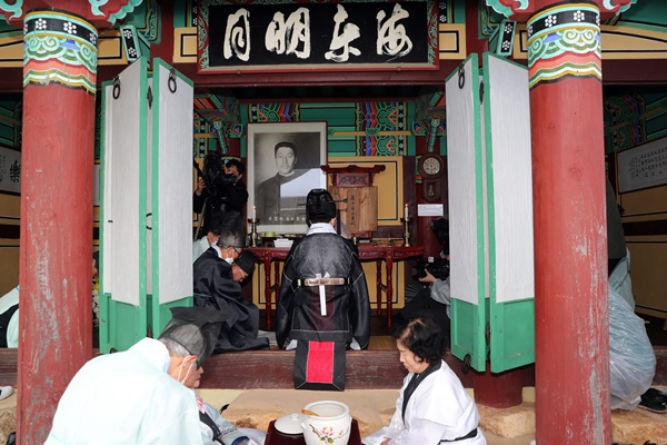 26일 전남 장흥군 장동면 해동사에서 안중근 의사 순국 110주년 추모제가 열리고 있다.