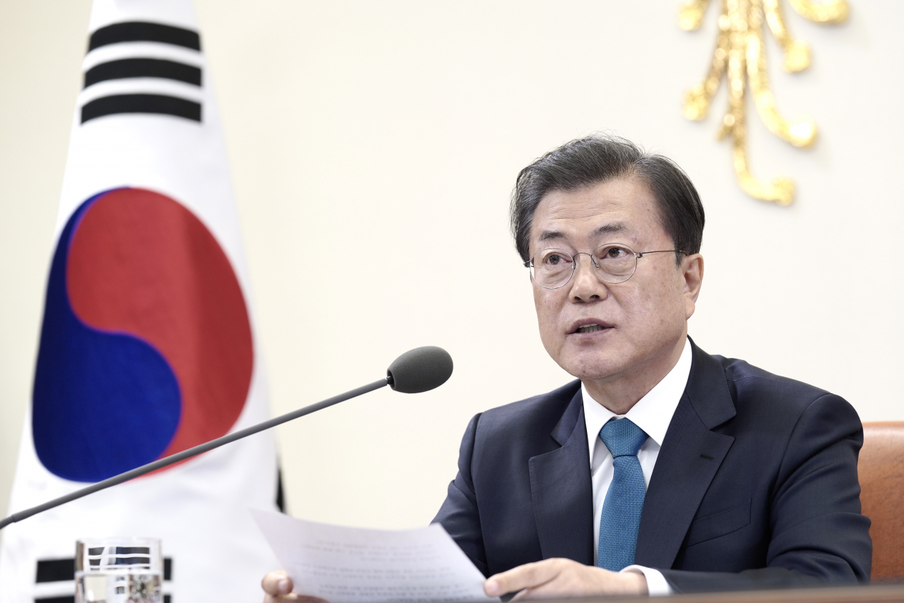 문재인 대통령이 지난 26일 청와대 집무실에서 코로나19 공조방안 모색을 위한 G20 특별화상정상회의 중 발언하고 있다. [연합]