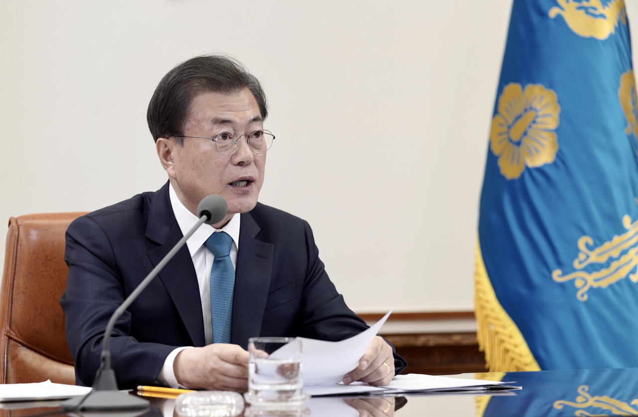 문재인 대통령이 26일 청와대 집무실에서 코로나19 공조방안 모색을 위한 G20 특별화상정상회의 중 발언하고 있다. [연합]