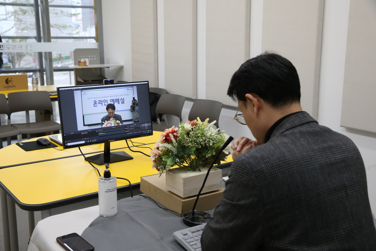 온라인 예배 운영 테스트를 하고 있는 모습. [도봉구 제공]
