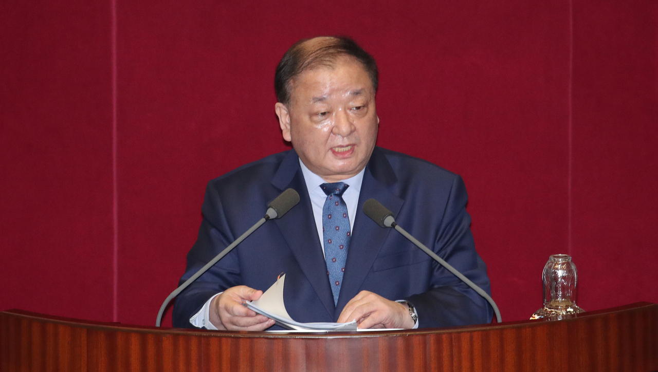강창일 더불어민주당 의원이 국회 본회의장에서 열린 대정부질문에서 질의하고 있다. [연합]