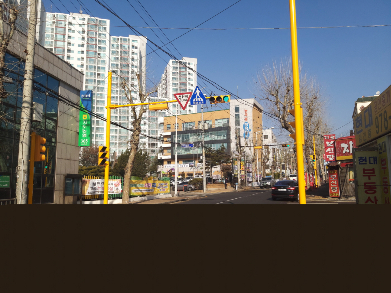 어린이보호구역내 노란신호등. [고양시]
