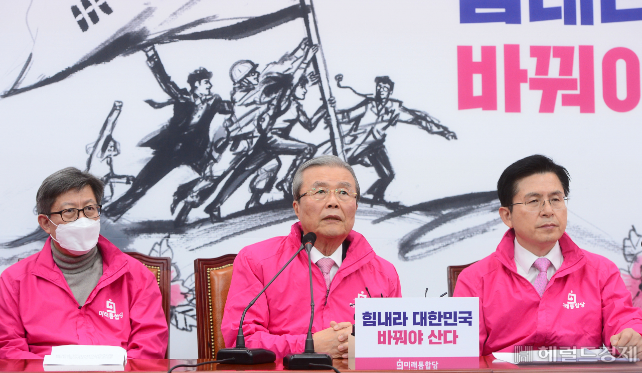 [헤럴드경제=이상섭 기자] 30일 오전 국회에서 열린 미래통합당 중앙선거대책위원회 회의에 참석한 김종인 미래통합당 선대위원장이 현안과 관련한 발언을 하고 있다. babtong@heraldcorp.com