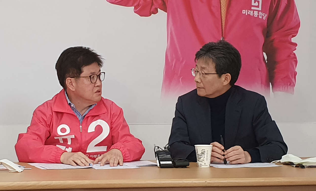 유경준 미래통합당 당선인과 유승민 미래통합당 의원(오른쪽). [연합]