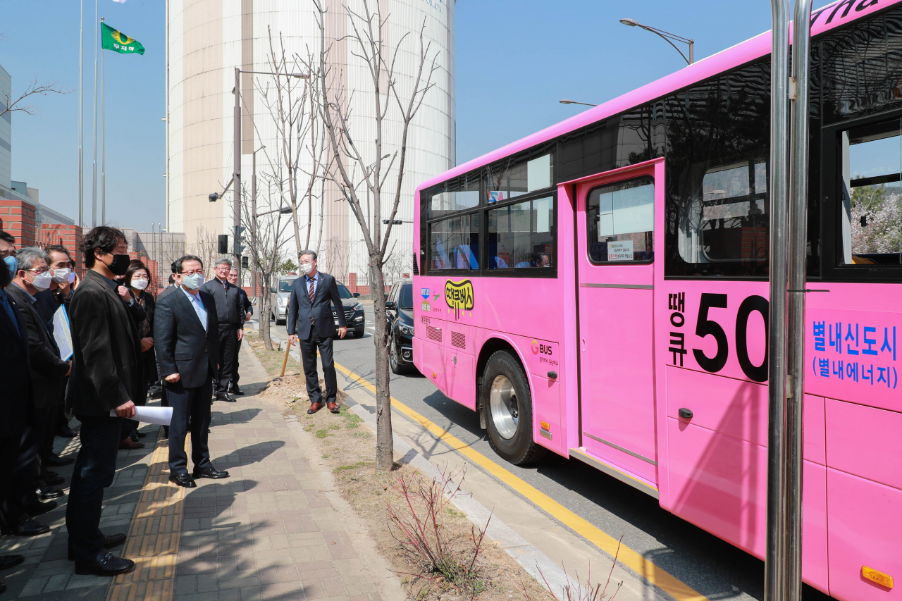 남양주시 땡큐버스가 30일 개통식을 가졌다. [남양주시]