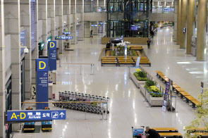 텅 빈 인천공항 입국장.