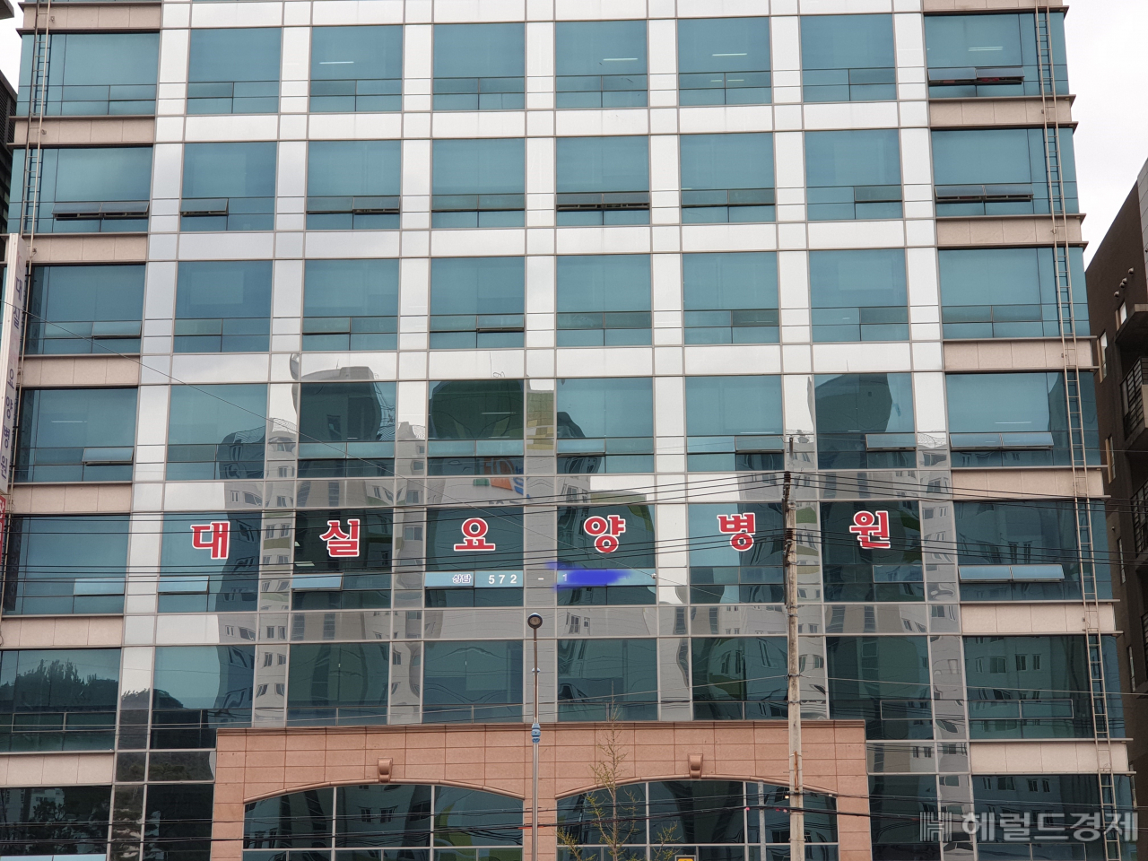 같은 건물을 사용하고 있는 대실요양병원과 제2미주병원에서 코로나19 확진 환자가 모두 228명 발생했다.[사진=김병진 기자]