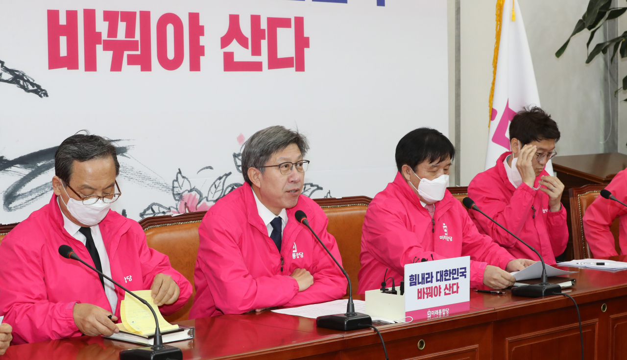 박형준 미래통합당 공동선대위원장이 1일 오전 서울 여의도 국회에서 열린 선거전략대책회의에서 발언하고 있다. [연합]