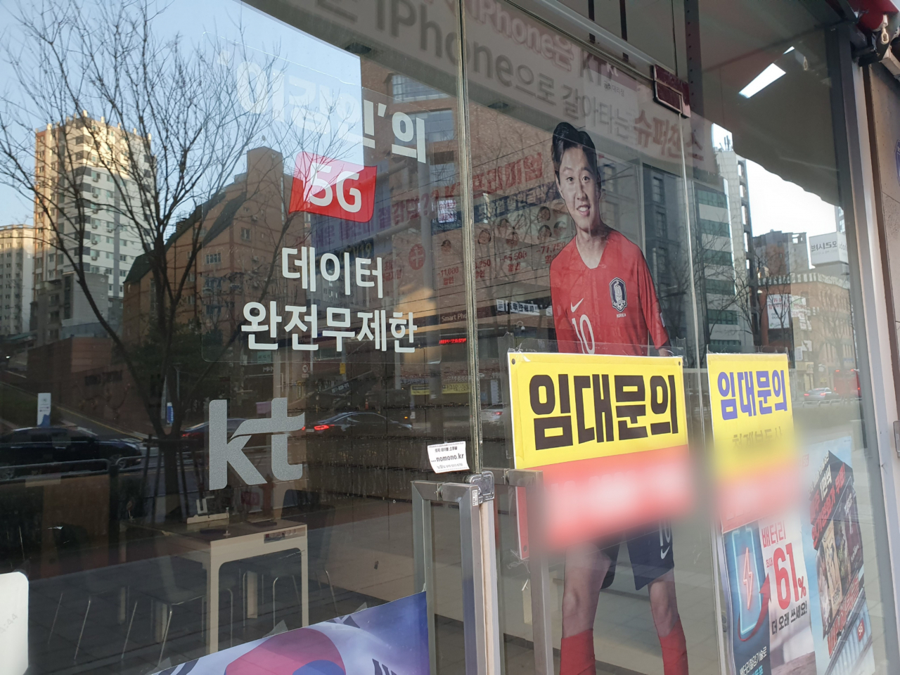 이통3사가 코로나19 장기화로 경영난을 겪는 유통 대리점을 살리기 위해 추가 지원책을 내놨다. [헤럴드DB]