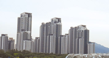 평당 1억원 아파트로 화제를 모은 반포동 아크로리버파크가 코로나19 확산세로 인한 실물경기 침체에도 또다시 그에 근접한 가격에 거래가 돼 화제다. [헤럴드경제DB]