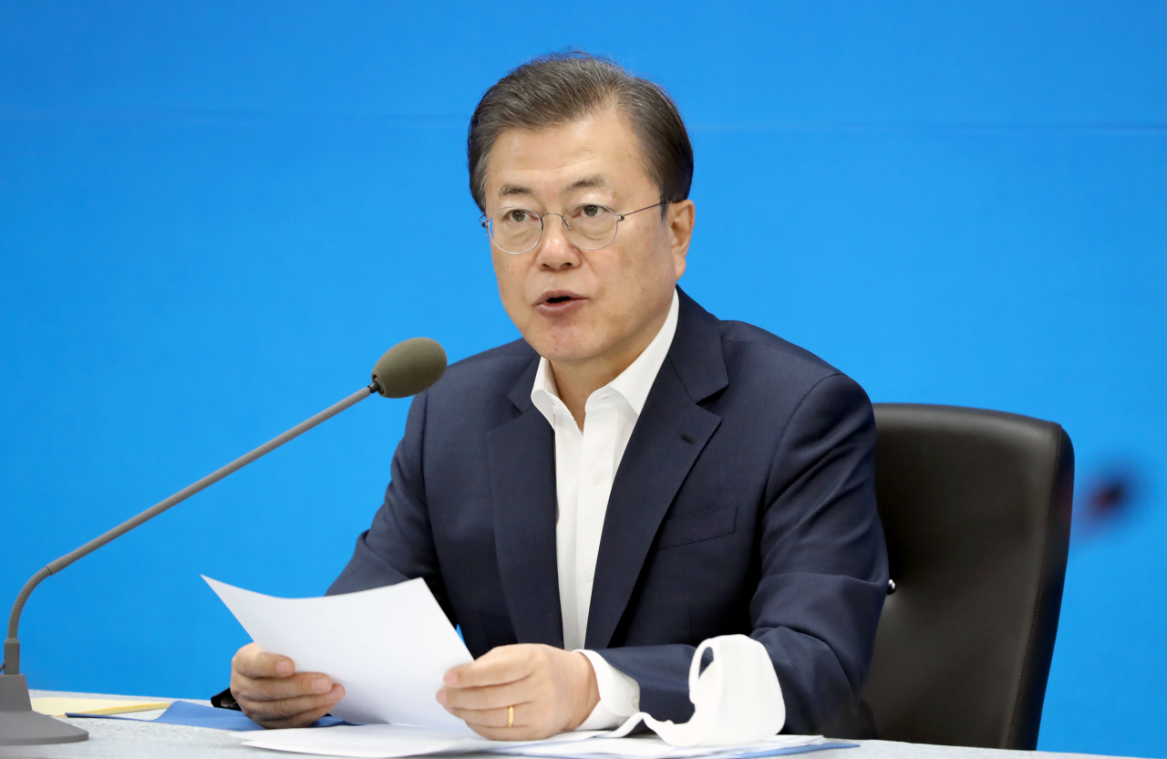 문재인 대통령이 1일 오전 경북 구미시 코오롱인더스트리 구미사업장에서 열린 구미산단 기업대표 간담회에서 발언하고 있다. [연합]