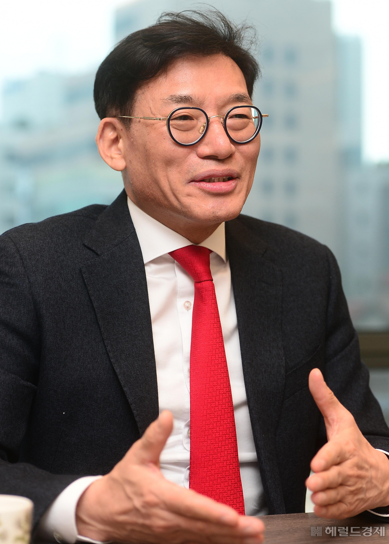 윤경 더리드 대표변호사 겸 아하에셋 자산운용사 대표. 이상섭 기자