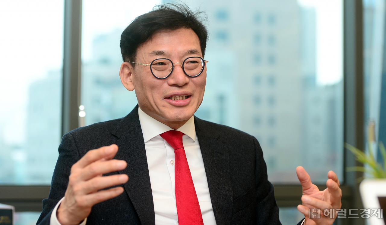 윤경 더리드 대표변호사 겸 아하에셋 자산운용사 대표. 이상섭 기자