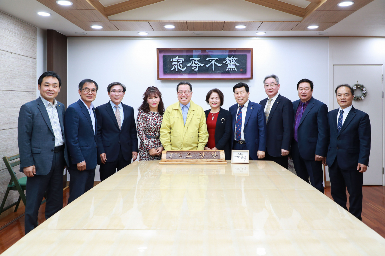남양주시 경기동부상공회의소가 코로나19 후원금을 2차 기부했다. [남양주시]