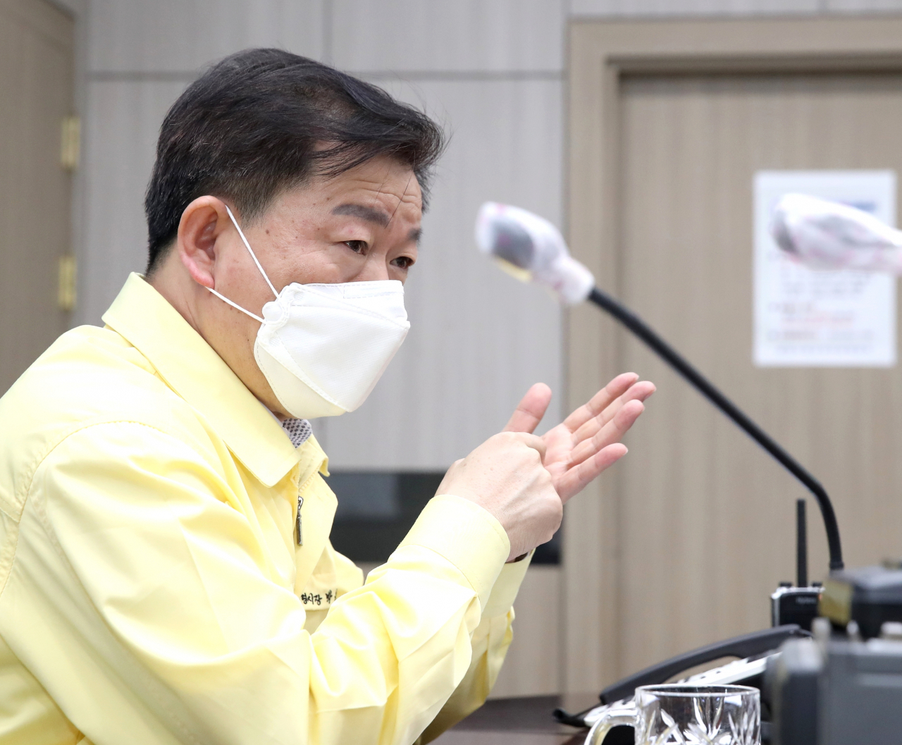 재난안전대책본부회의를 하고 있는 박승원 광명시장. [광명시 제공]