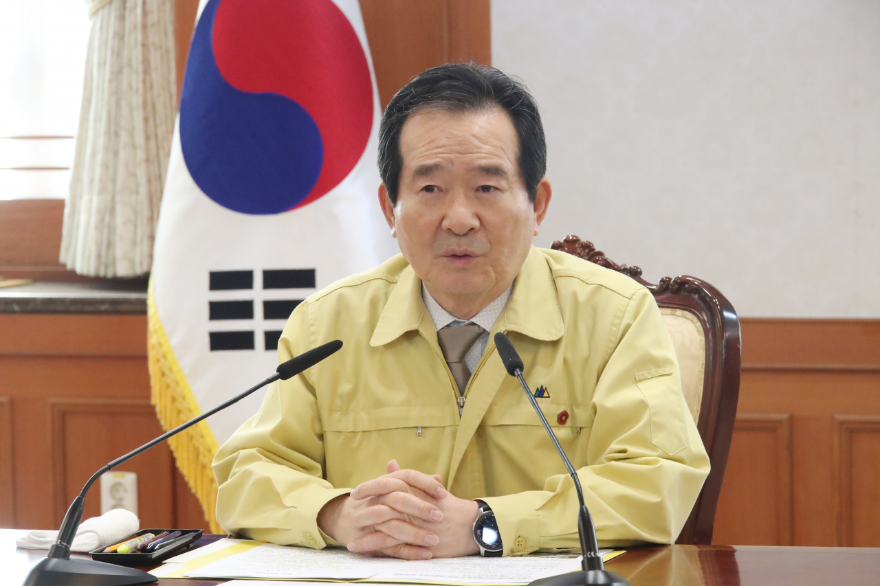 정세균 국무총리가 3일 오전 정부서울청사에서 백경란 대한감염학회 이사장 등 신종 코로나바이러스 감염증(코로나19) 대응 사회적거리두기 전문가들을 만나 발언하고 있다. [연합]