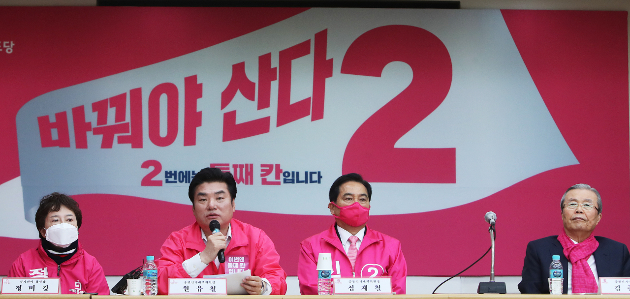 원유철 미래한국당 총괄선거대책위원장이 2일 오전 경기도 수원시 미래통합당 경기도당에서 열린 미래통합당 제21대 국회의원선거 경기 현장 선거대책위원회 회의에서 발언하고 있다. [연합]