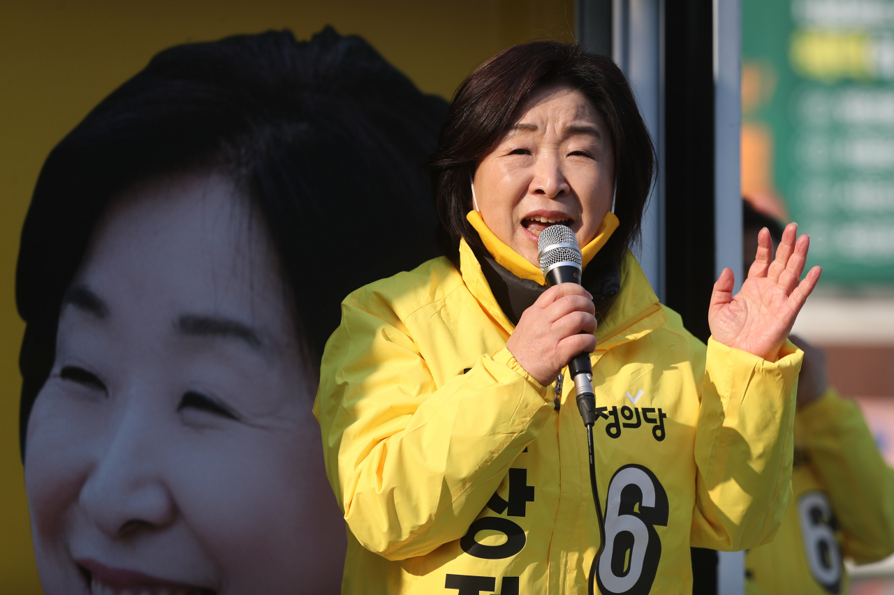 심상정 정의당 상임선대위원장이 2일 경기도 고양시 화정역 광장에서 고양 지역 출정식을 열고 인사말하고 있다. [연합]
