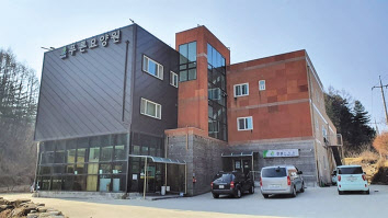 ‘코로나19’ 확진자가 무더기로 나온 노인복지시설인 경북 봉화푸른요양원. [연합]