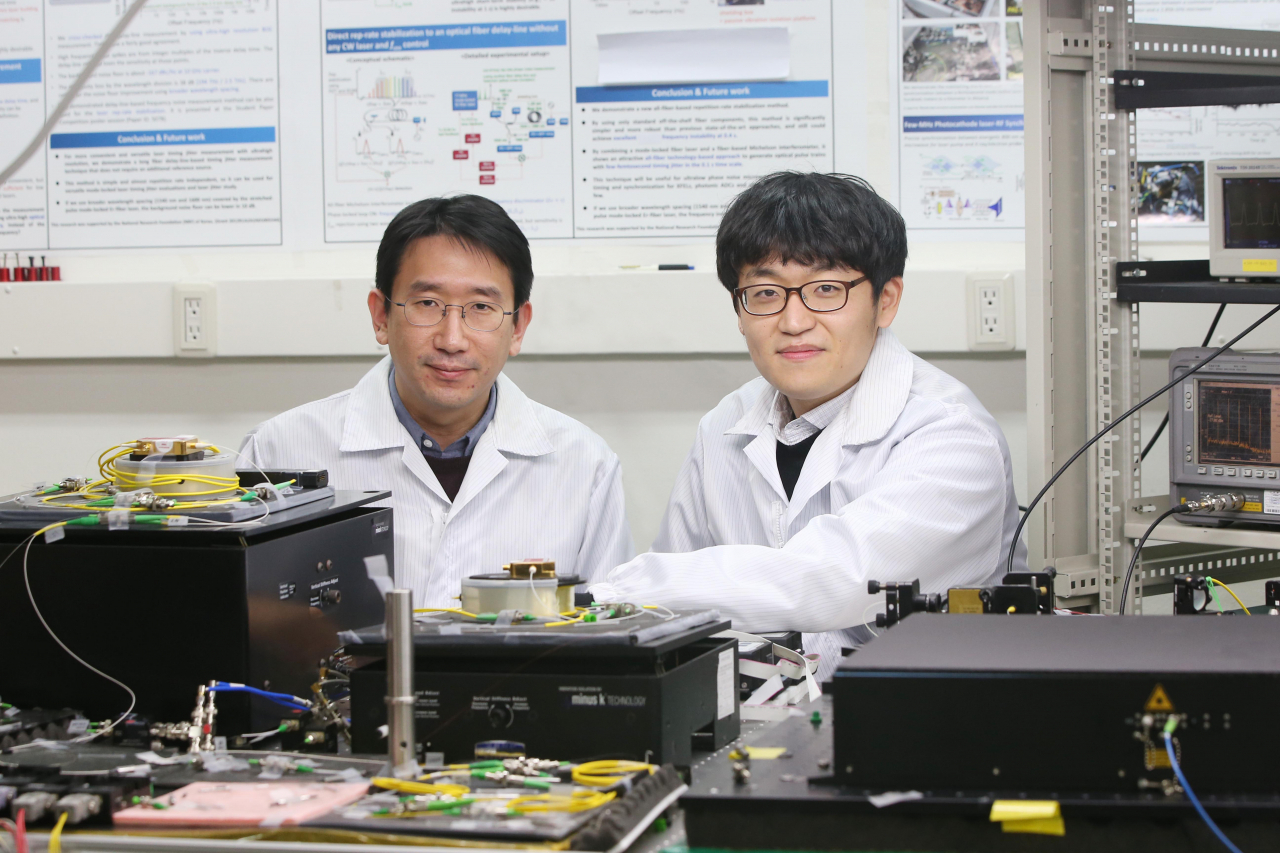김정원(왼쪽) KAIST 기계공학과 교수와 권도현 박사과정.[KAIST 제공]