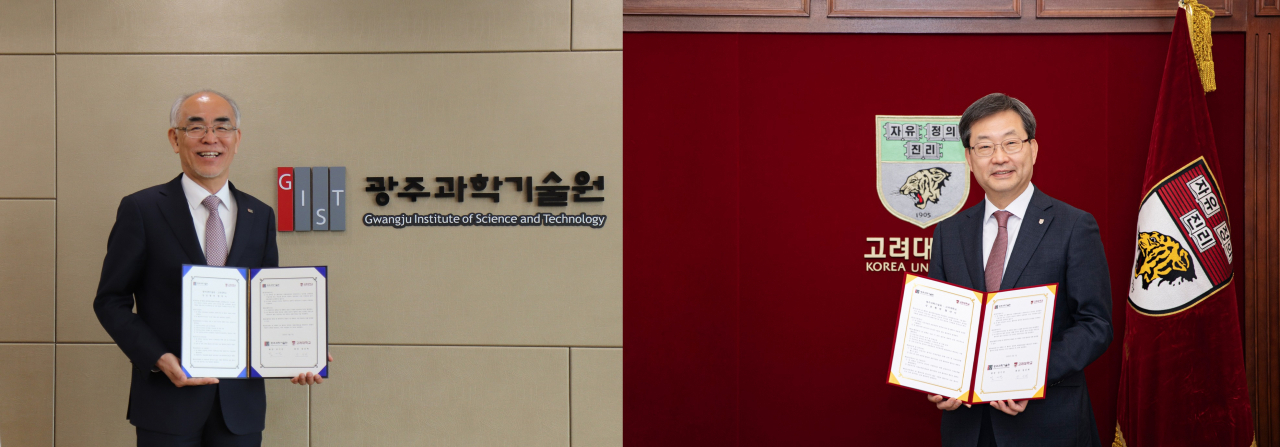 김기선(왼쪽) GIST 총장과 정진택 고려대 총장이 협약서을 들어보이고 있다.[GIST 제공]