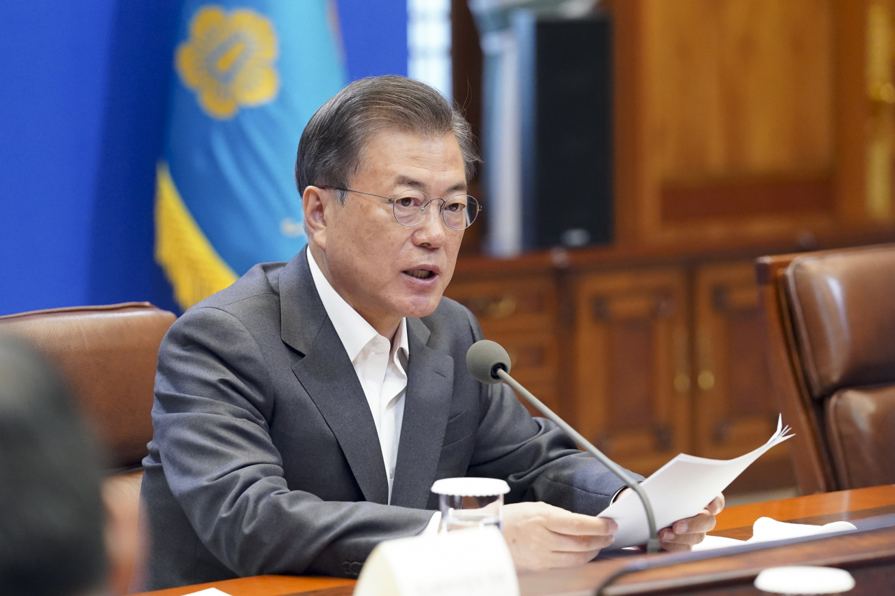 문재인 대통령이 8일 제4차 비상경제회의를 주재하고 있다. [연합뉴스]