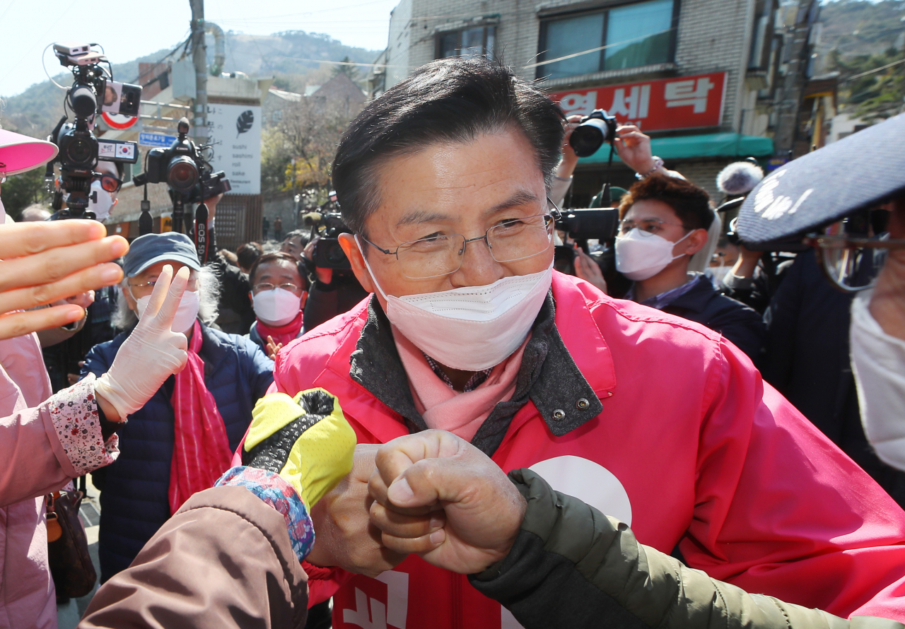 고개 숙인 황교안…‘세월호 텐트 발언’ 차명진, ‘초스피드’ 제명키로