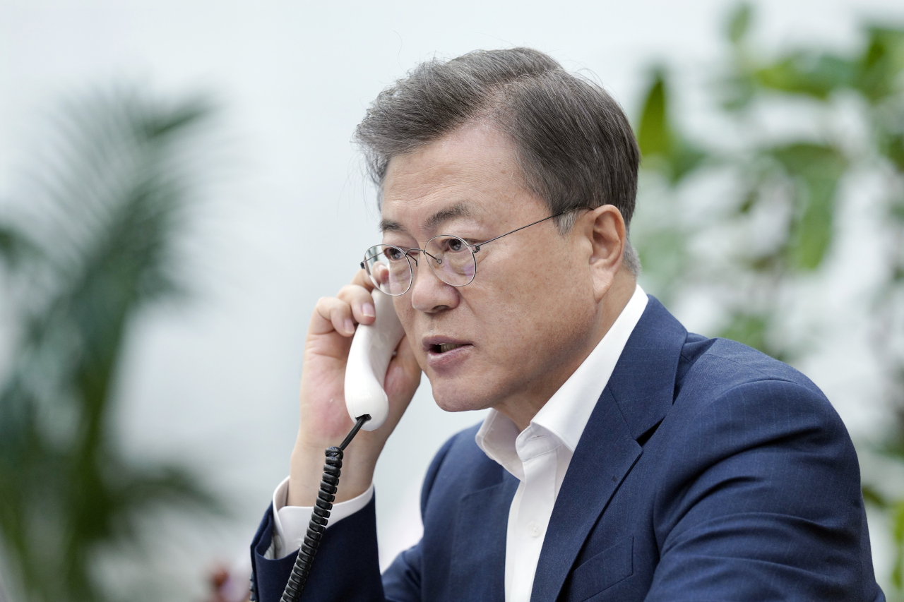 President Moon Jae-in holds a telephone conversation with Indian Prime Minister Narendra Modi on Thursday. Yonhap