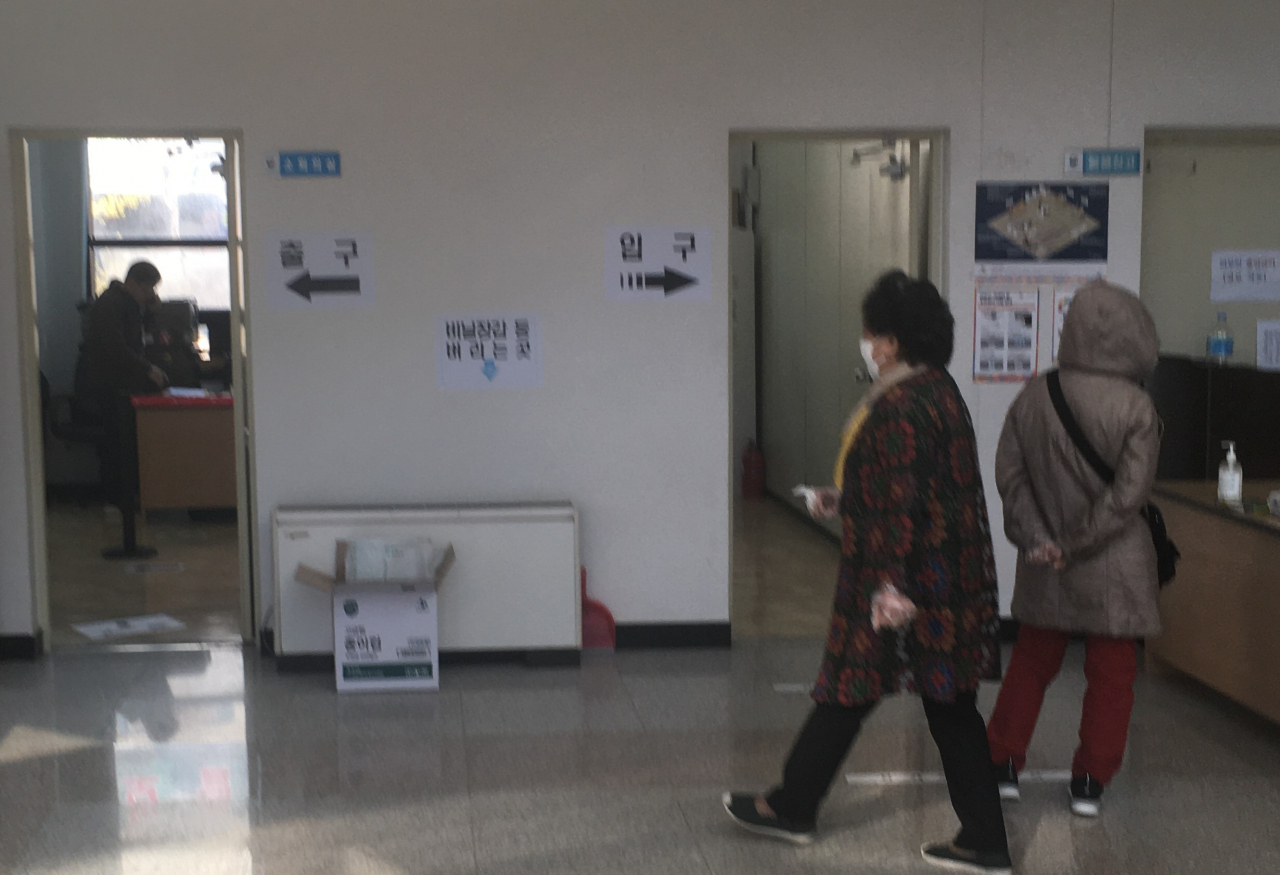 동해지방해양수산청 속초해양수산사무소에 마련된 동명동 제1투표소