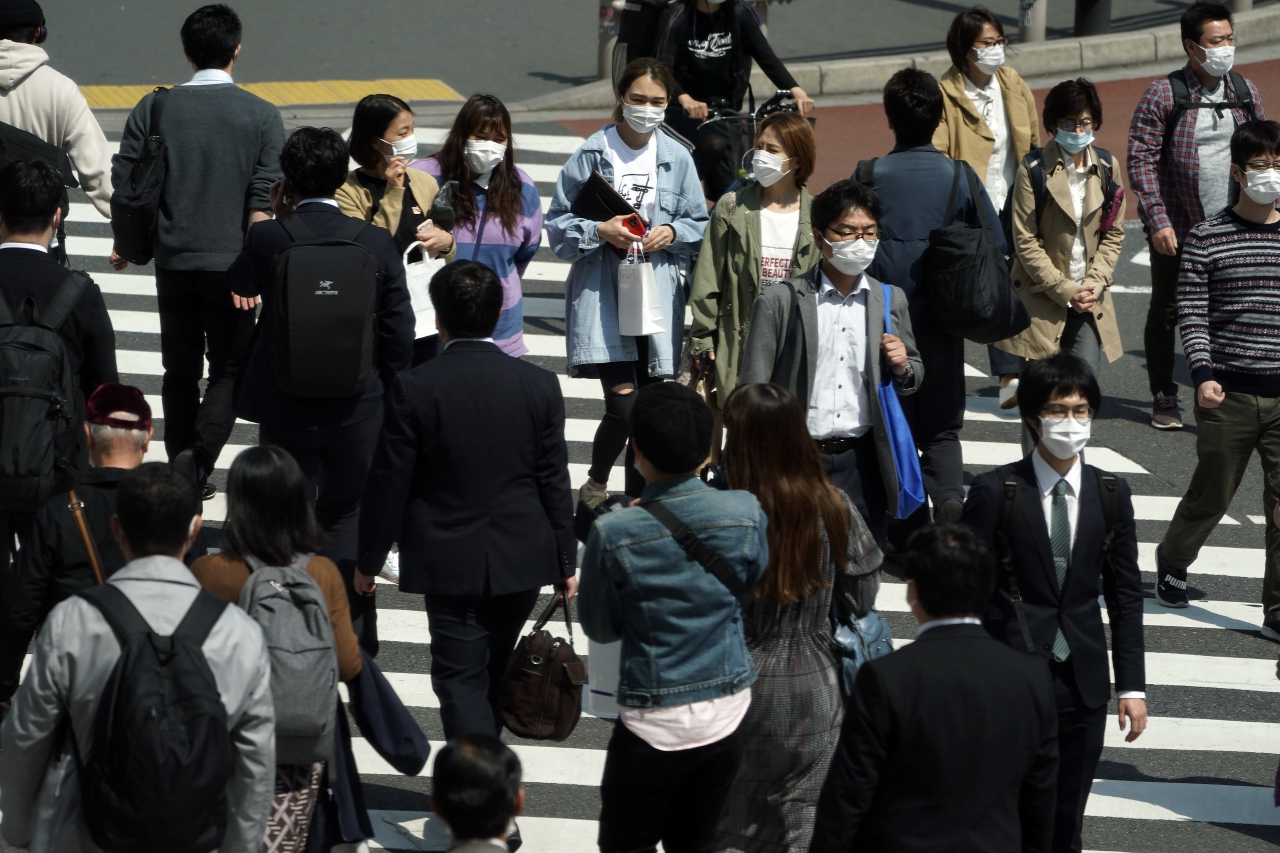 일본의 올 2분기(4~6월) 실질 국내총생산(GDP)이 코로나19 충격으로 전기 대비 10% 이상(이하 연율 환산) 떨어질 것이라는 전망이 나왔다.[AP]