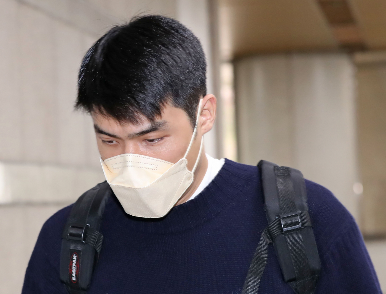 음주운전으로 교통사고를 내 재판에 넘겨진 차범근 전 축구 국가대표팀 감독의 아들 차세찌 씨가 10일 오후 서울 서초구 서울중앙지법에서 열린 1심 선고 공판에 출석하고 있다. [연합]