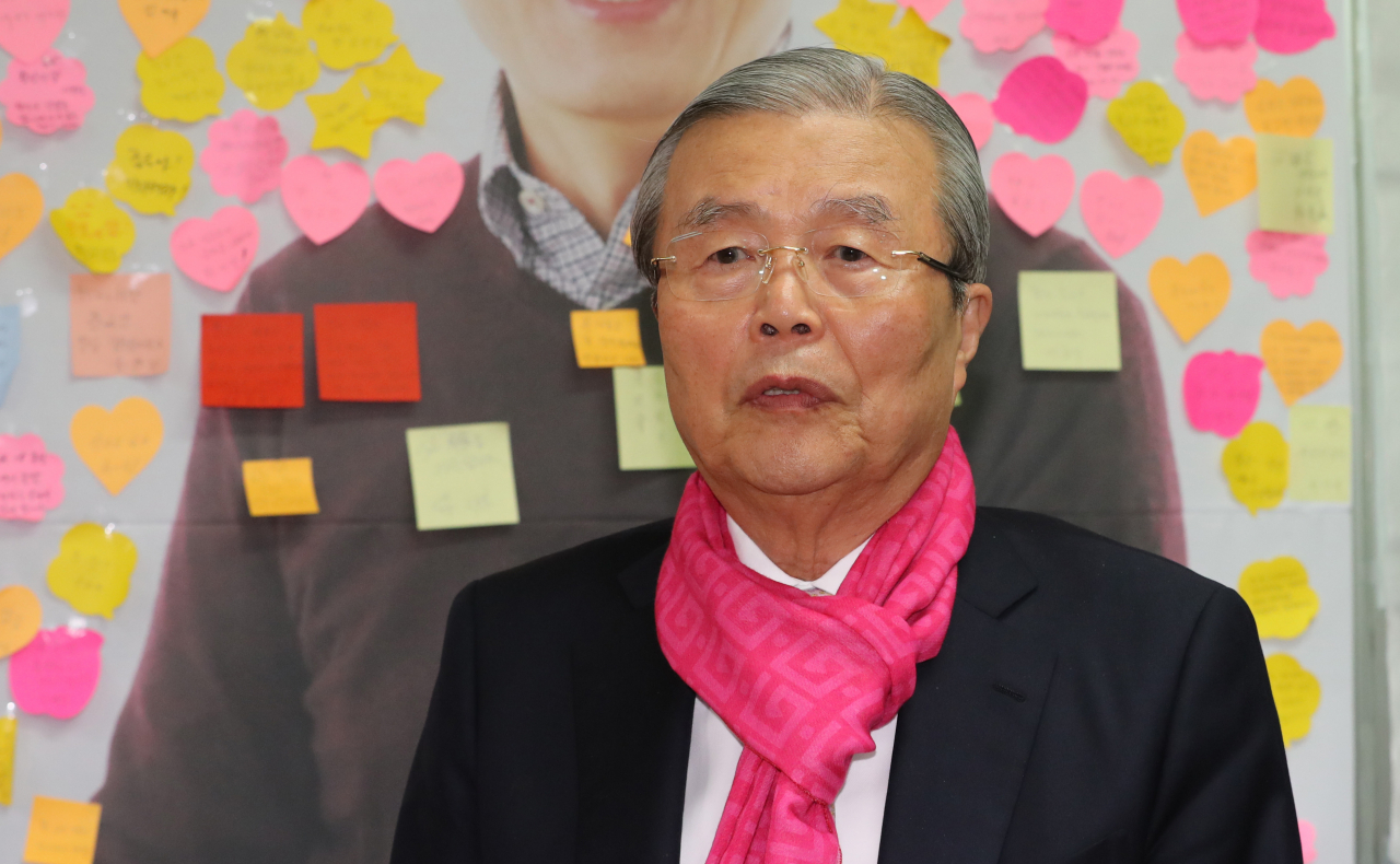 미래통합당 김종인 총괄선대위원장이 11일 오전 서울 종로구 황교안 선거사무소에서 황교안 대표와 회동하며 발언하고 있다. 연합뉴스