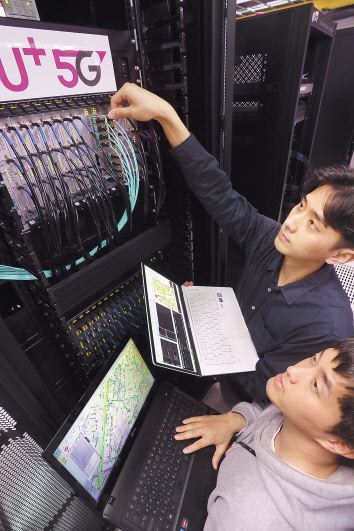 LG유플러스가 국내 기업 이노와이어리스와 공동 개발한 ‘기지국 검증 자동화 장비(mPTS, max Performance Test System)’를 자사 5G 네트워크 운용 현장에 도입한다고 13일 밝혔다. [LG유플러스 제공]