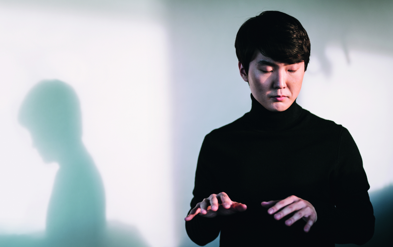 ‘한국인 최초’로 ‘쇼팽 콩쿠르(2015)’ 우승자가 된 이후 ‘클래식계의 슈퍼스타’ 조성진이 “지난 5년은 정말 빠르게 지나갔다”고 돌아봤다. [Christoph K&ouml;stlin, DG 제공]