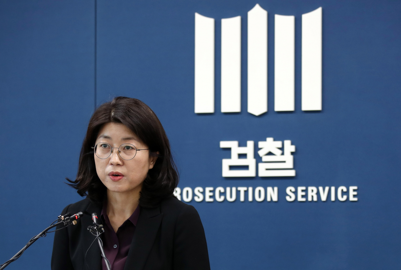유현정 서울중앙지검 디지털 성범죄 특별수사 태스크포스 총괄팀장이 13일 오후 서울 서초구 서울고등검찰청 기자실에서 '박사방' 운영자 조주빈 씨 구속기소 관련 브리핑을 하고 있다. 연합뉴스