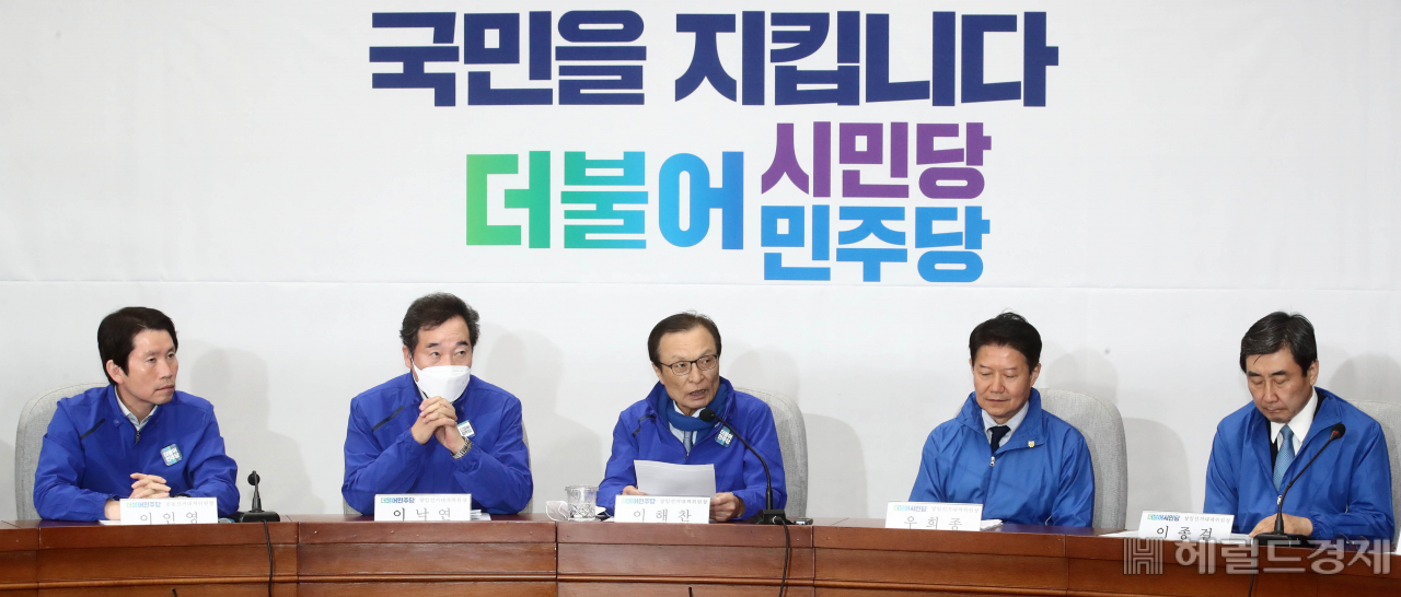 [헤럴드경제=이상섭 기자] 더불어민주당 이해찬 대표가 14일 서울 여의도 국회에서 열린 더불어민주당-더불어시민당 합동 선거대책위원회에서 현안과 관련된 발언을 하고 있다. babtong@heraldcorp.com