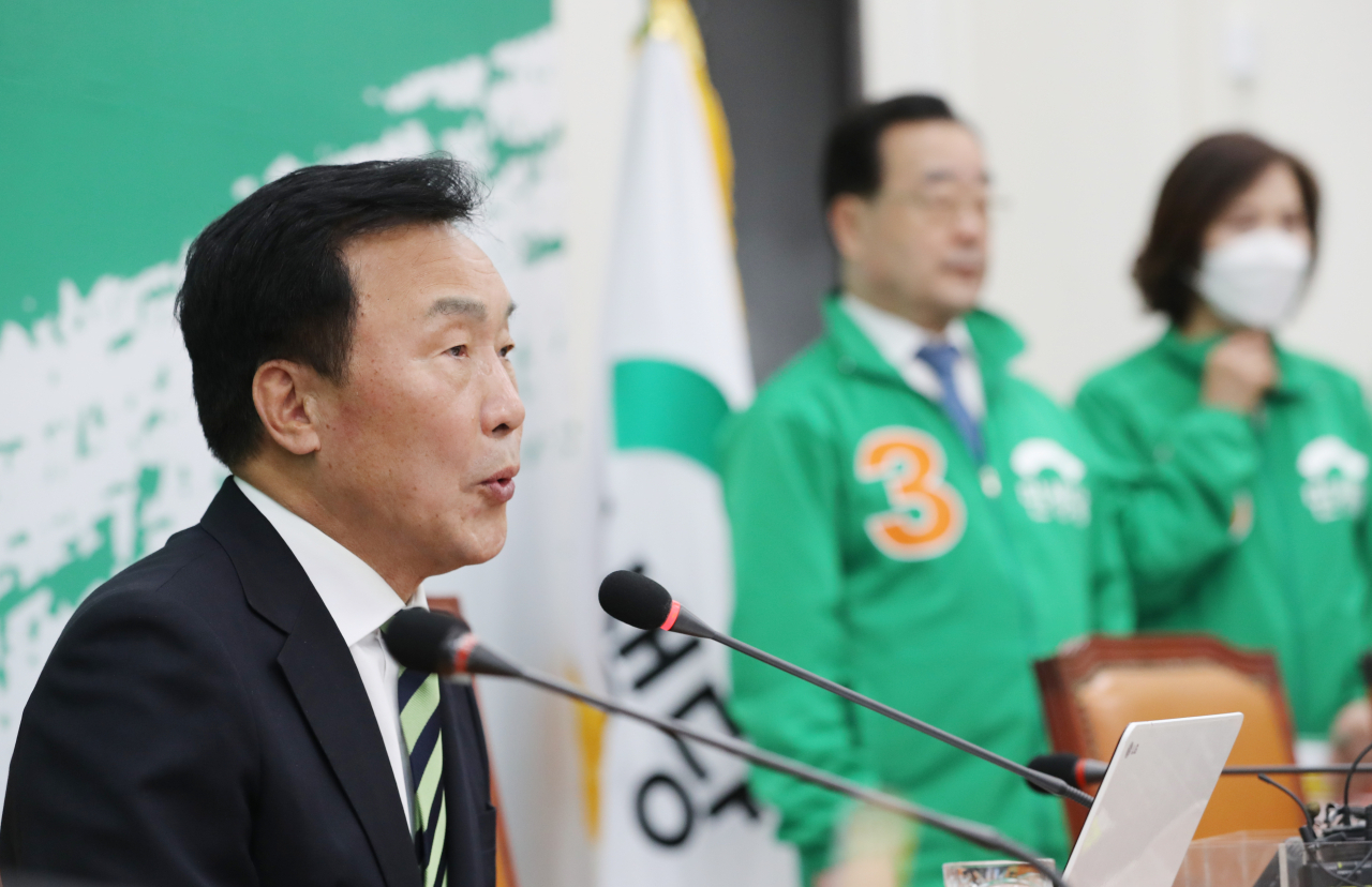 손학규 민생당 상임선대위원장이 총선 선거운동 마지막 날인 14일 오전 서울 여의도 국회에서 기자회견을 하며 민생당 지지를 호소하고 있다. [연합]