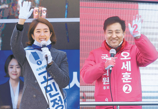 제21대 국회의원 총선거 광진을 지역구에 출마한 고민정(왼쪽) 더불어민주당 후보와 오세훈 미래통합당 후보가 13일 오전 서울 광진구 건대입구역과 강변역에서 각각 출근하는 시민들에게 지지를 호소하고 있다. 이상섭 기자