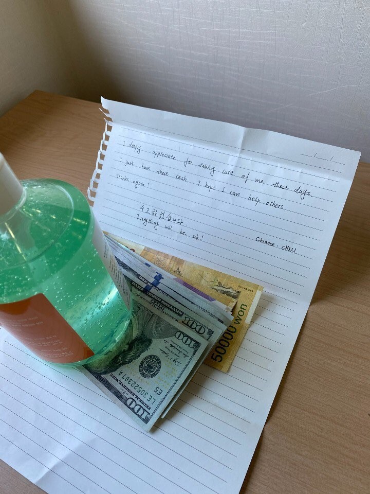 A Chinese patient donated some 120,000 won ($99) in cash as a thank you to the medical workers at the Paju center. (courtesy of staffer)
