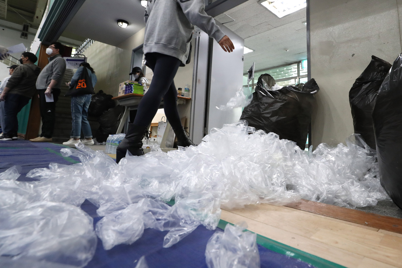 Piles of plastic gloves discarded at a polling station in Seoul (Yonhap)