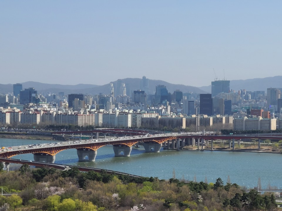 한국감정원이 16일 발표한 4월 둘째 주 주간 아파트 가격 동향(13일 기준)에 따르면 서울 아파트 매매 가격은 전주보다 0.05% 하락했다. [양영경 기자/y2k@]