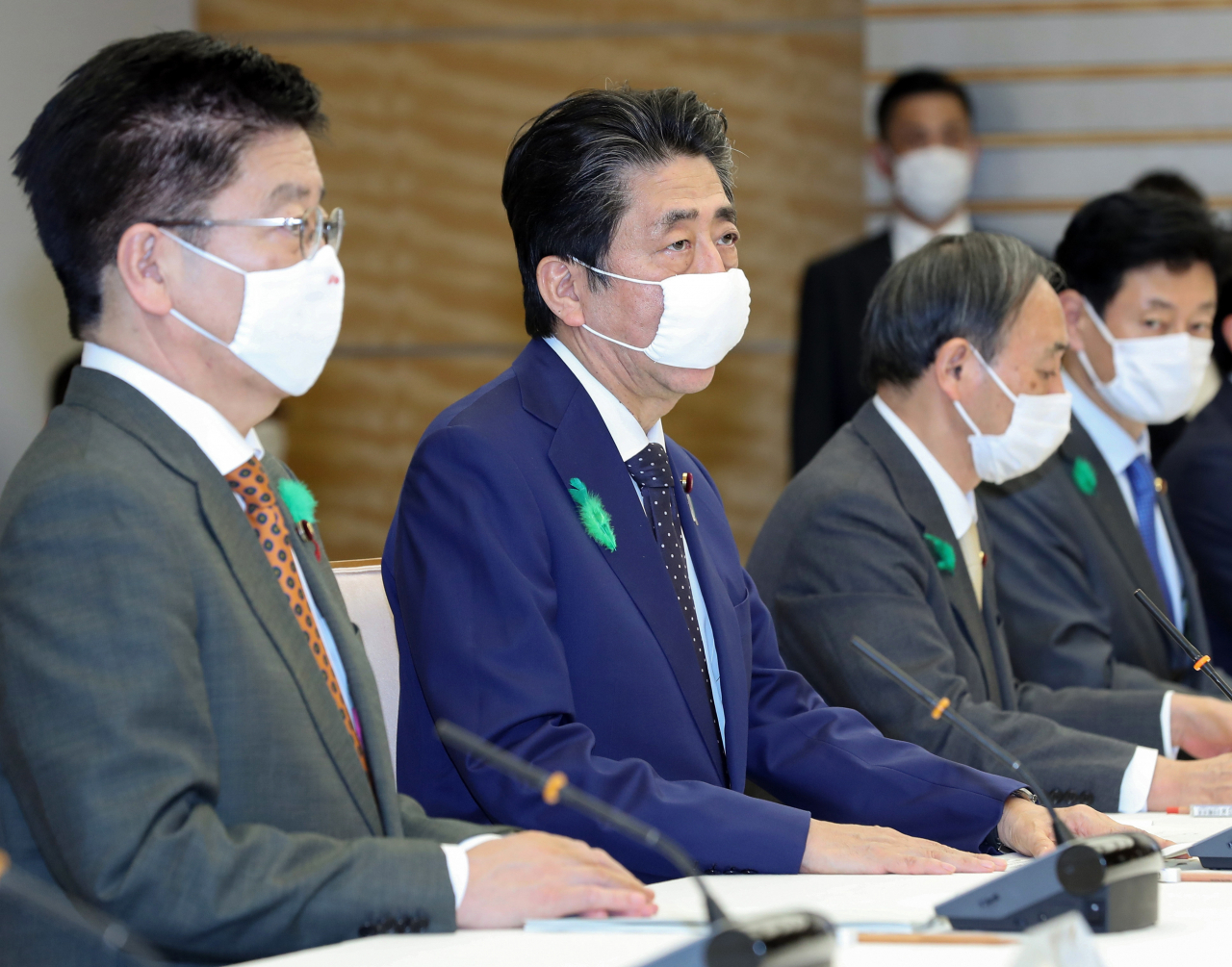 아베 신조(安倍晋三) 일본 총리가 16일 오후 특별조치법에 따른 코로나19 긴급사태를 기존 7개 도부현에서 전국으로 확대 선포했다. [EPA]