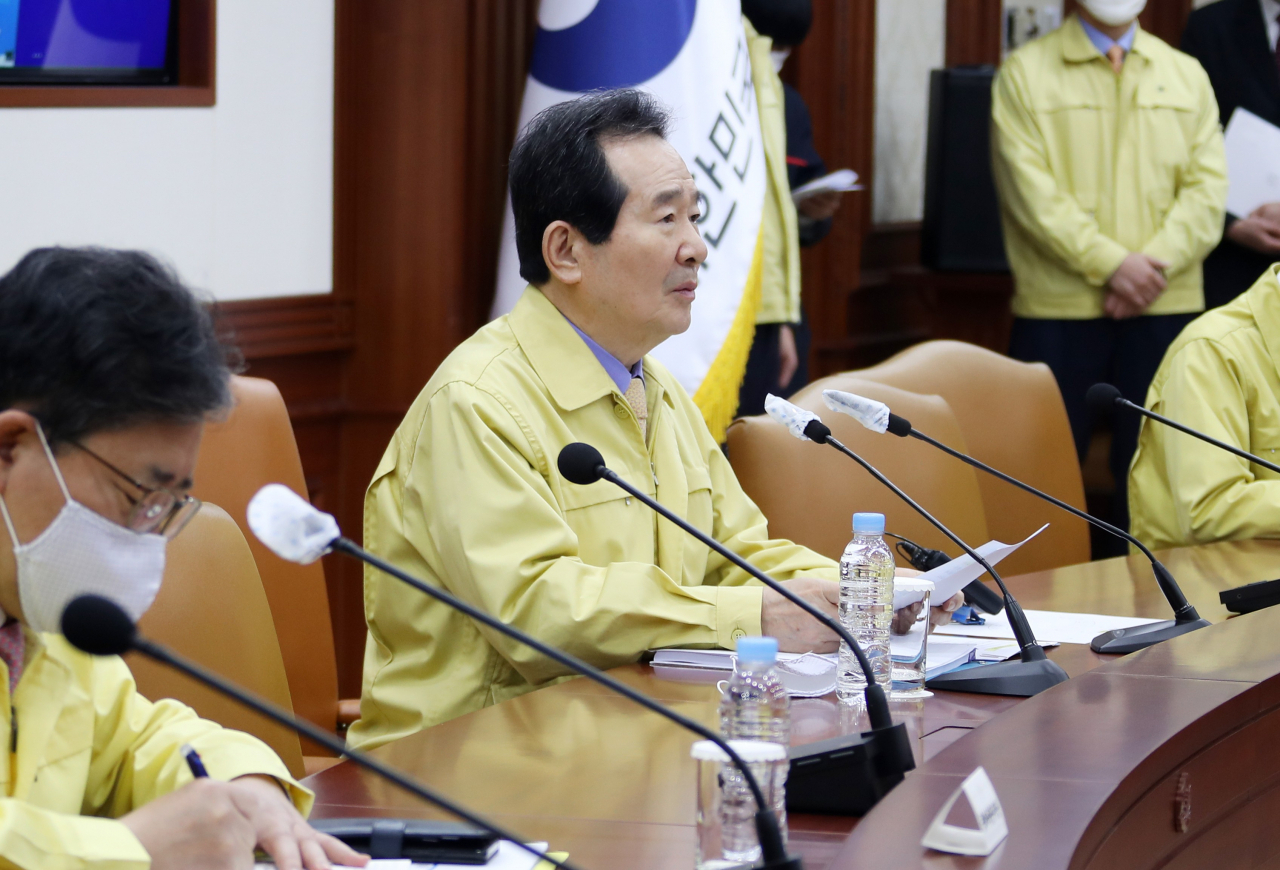정세균 국무총리가 17일 오전 정부서울청사에서 열린 신종 코로나바이러스 감염증(코로나19) 대응 중앙재난안전대책본부 회의에서 발언하고 있다. 연합뉴스
