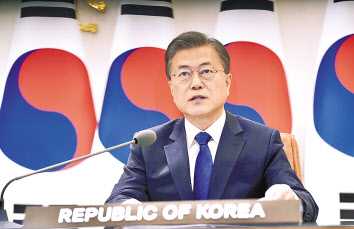 아세안+3 화상정상회의 발언하는 문 대통령 [연합]