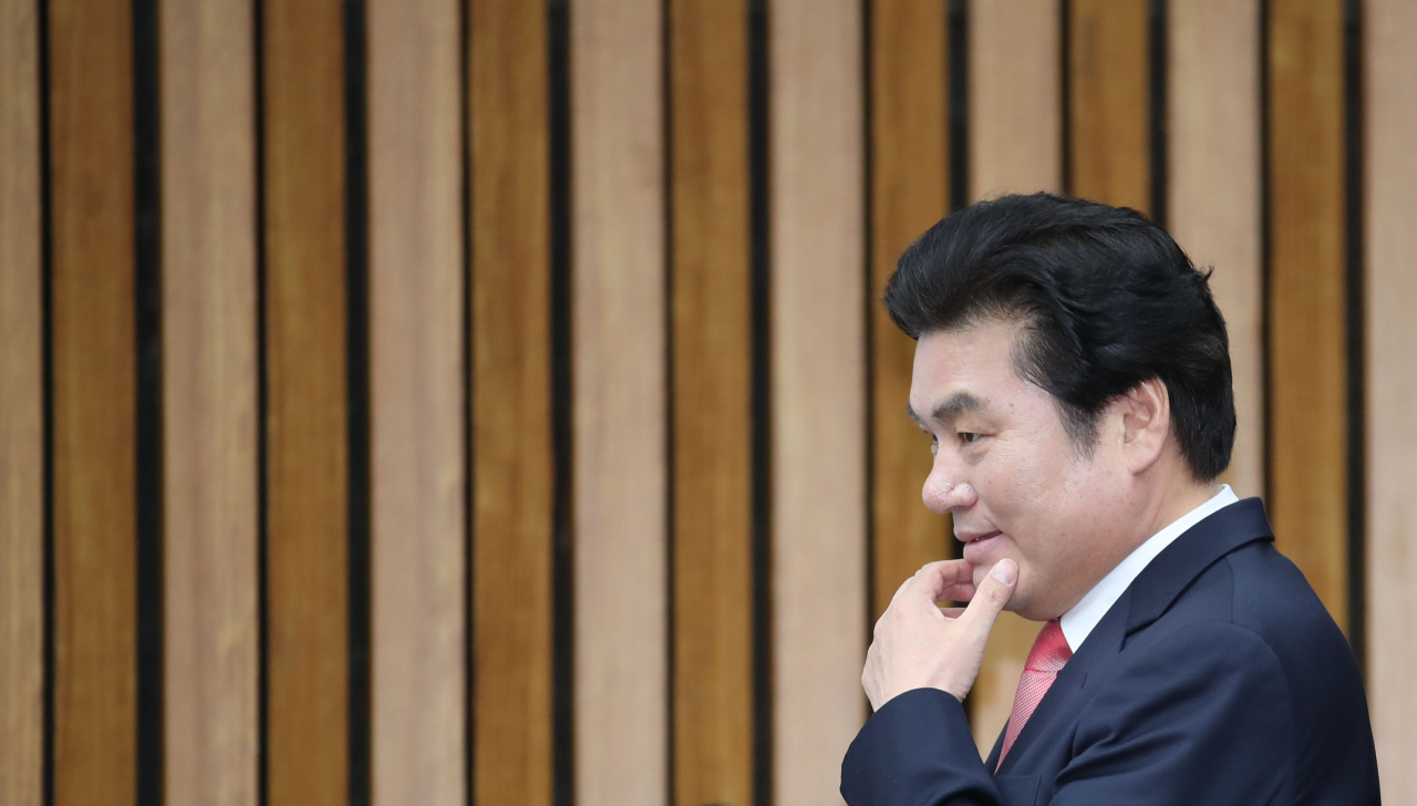 원유철 미래한국당 대표가 17일 오전 서울 여의도 국회에서 열린 선거대책위원회 해단식에 입장하고 있다. [연합]