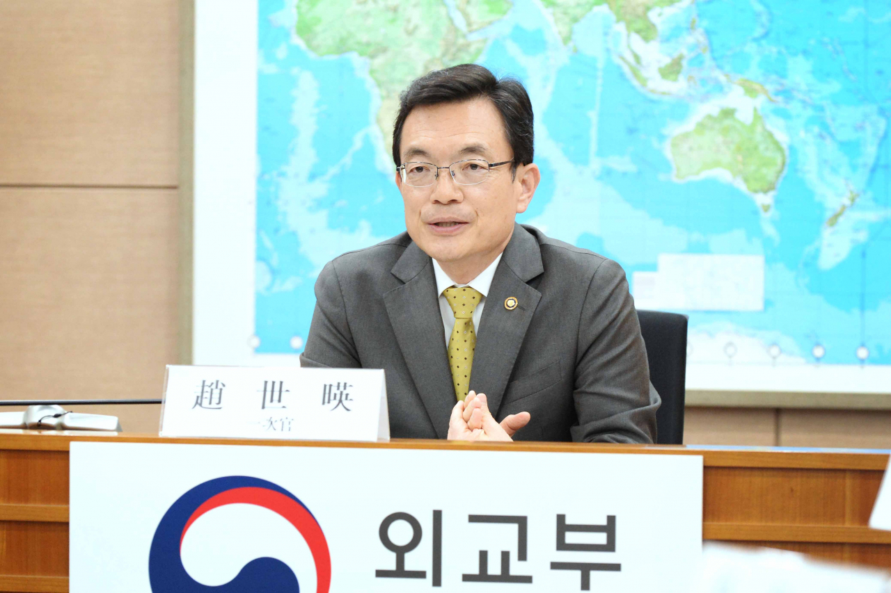 조세영 외교부 1차관이 지난 17일 오후 러위청 중국 외교부 부부장과 한중 외교 차관 화상회의를 진행하고 있다. [외교부 제공]