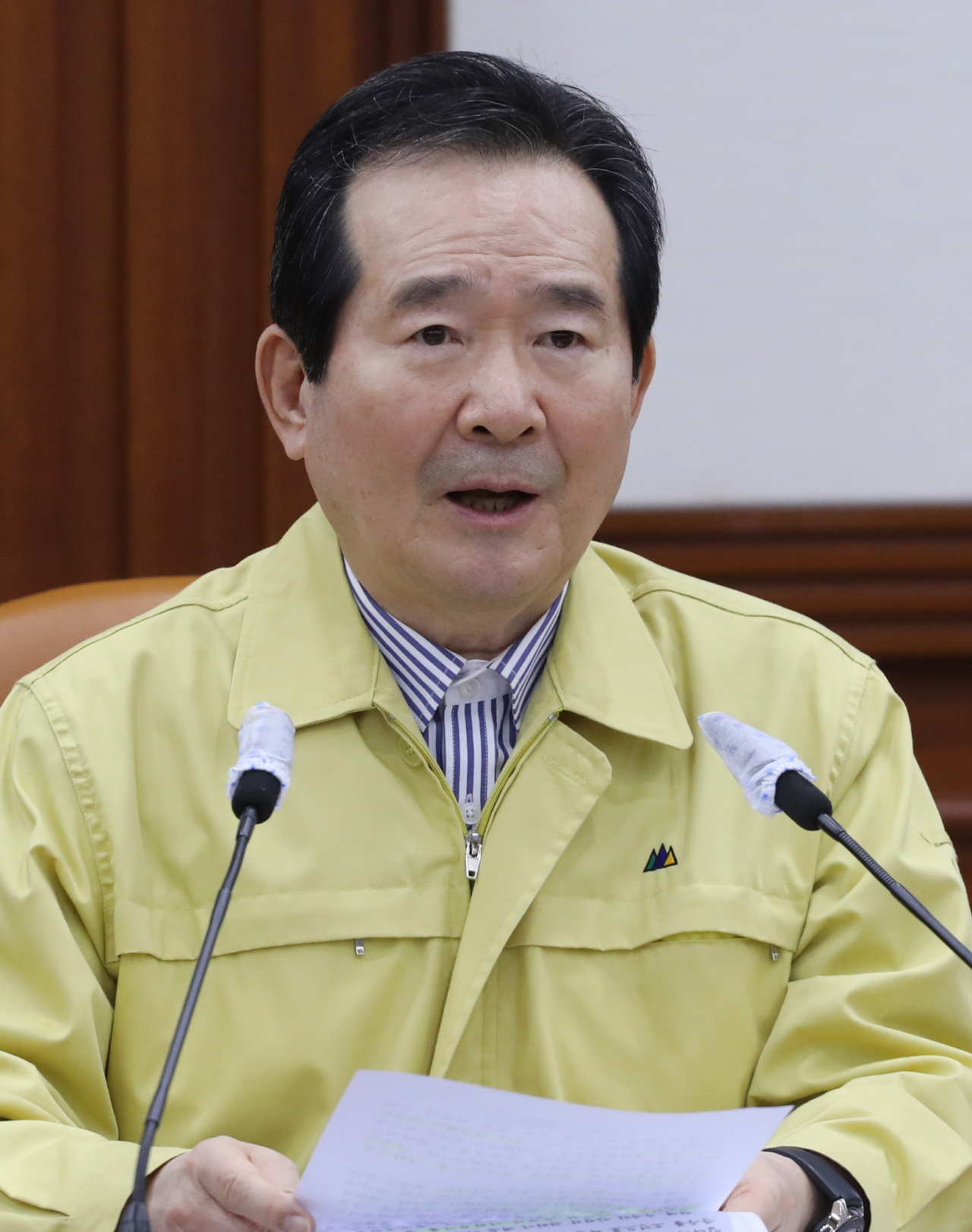 정세균 국무총리가 19일 정부서울청사에서 코로나19 대응 중앙재난안전대책본부 회의를 주재하고 있다.［연합］