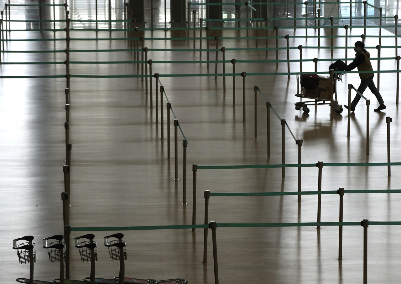 인천국제공항 1터미널 출국장의 썰렁한 모습. [연합]