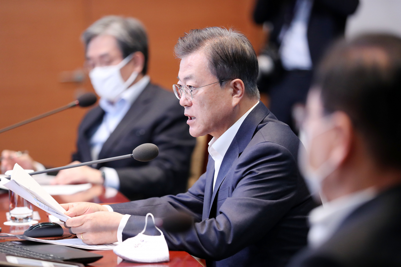 문재인 대통령이 20일 오후 청와대에서 수석·보좌관 회의를 주재하고 있다. [연합]