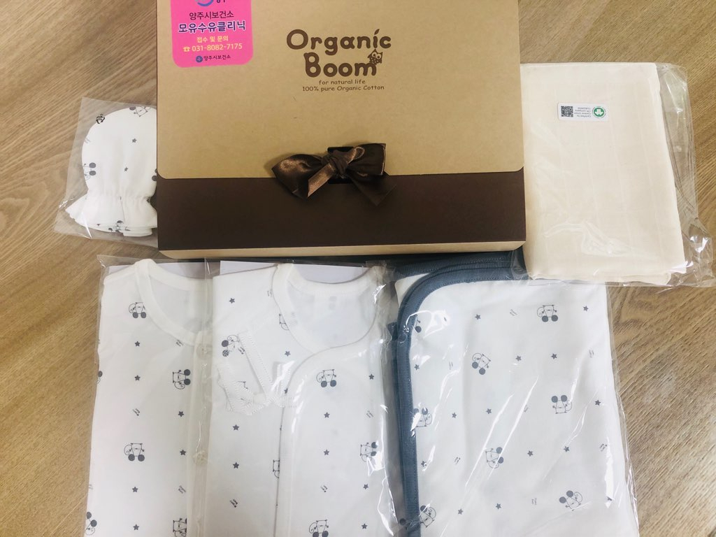 속싸개, 손싸개, 내의, 배냇저고리, 손수건 등으로 구성된 신생아 내의세트. [양주시]